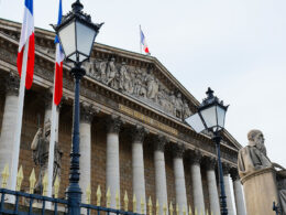 L'Assemblée nationale soutient la relance du nucléaire, la France se tourne vers l'Europe.