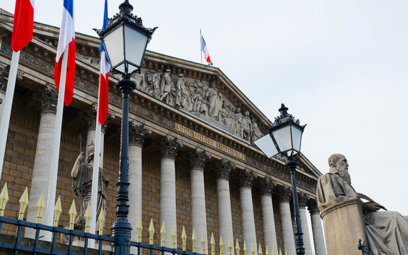 L'Assemblée nationale soutient la relance du nucléaire, la France se tourne vers l'Europe.