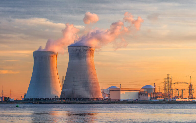 Les coûts du nucléaire revus à la baisse : Impact pour les consommateurs ?